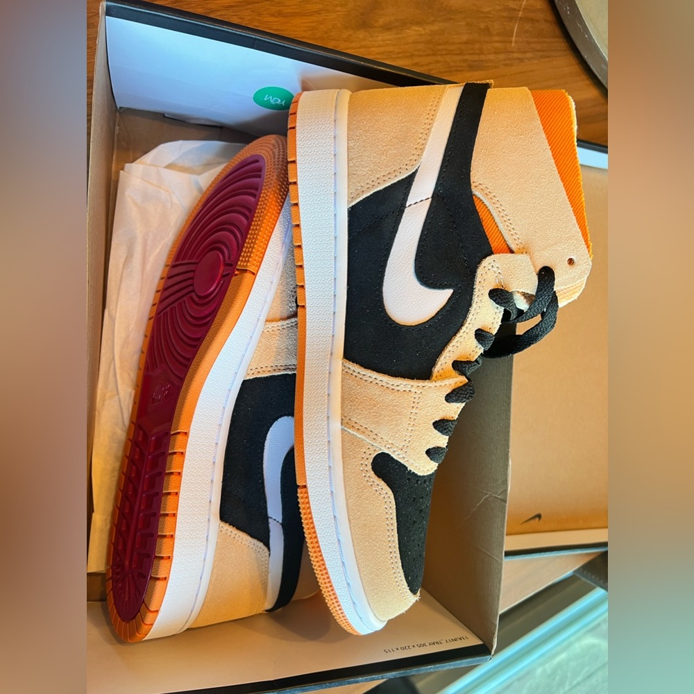 Brand new never worn pumpkin spice air Jordan 1 high zoom comfort